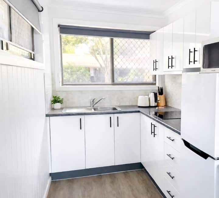 Lakeside Cabin - Lake Views - Hervey Bay
