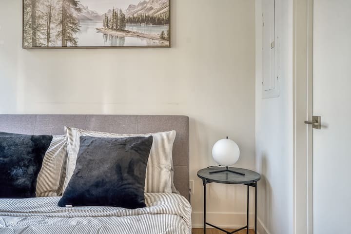 Elegant Studio Griffintown | Central Stay - LaSalle