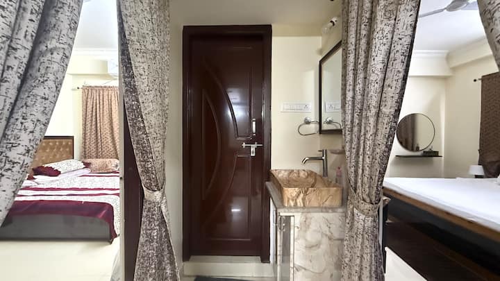 Hyderabad House · Fully Furnished 3BHK · City of Pearls · Sleeps 10 - 5
