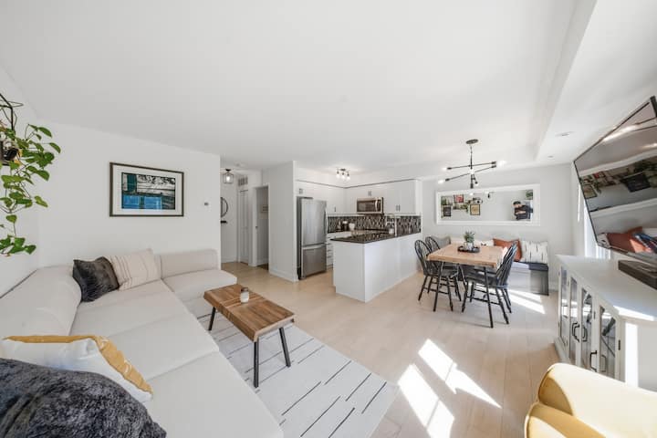 Rooftop Oasis 2br/2ba |Liberty Village|walk To Bmo - Toronto