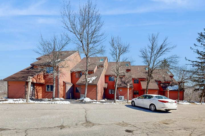 2br Mountain View Condo With Game Tables & Pools - Jackson, NH