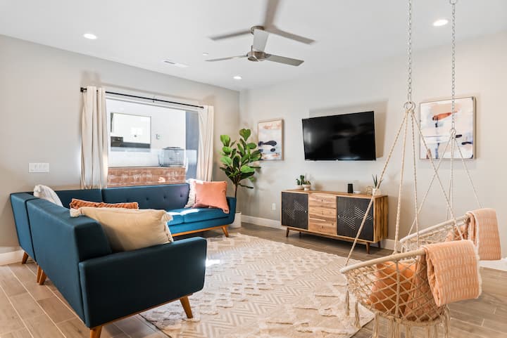 Zion Boho Escape & Private Hot Tub! Sleeps 18 - La Verkin, UT