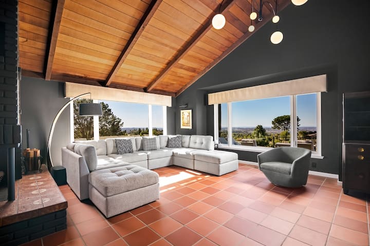 Elevated Experience With Ocean And Vineyard Views - Vista, CA