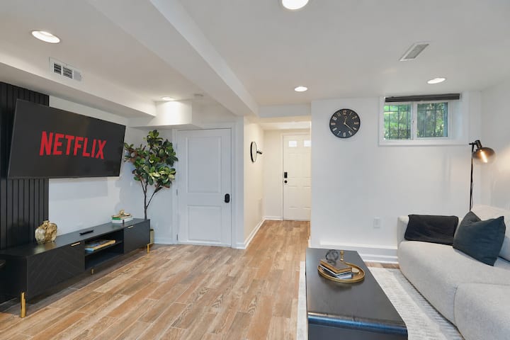 *New Intimate Lux | Near Capitol & Union Market - Washington, D.C.