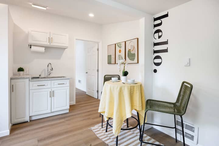 Private 1br Retreat | King Bed | Single-level - Shoreline