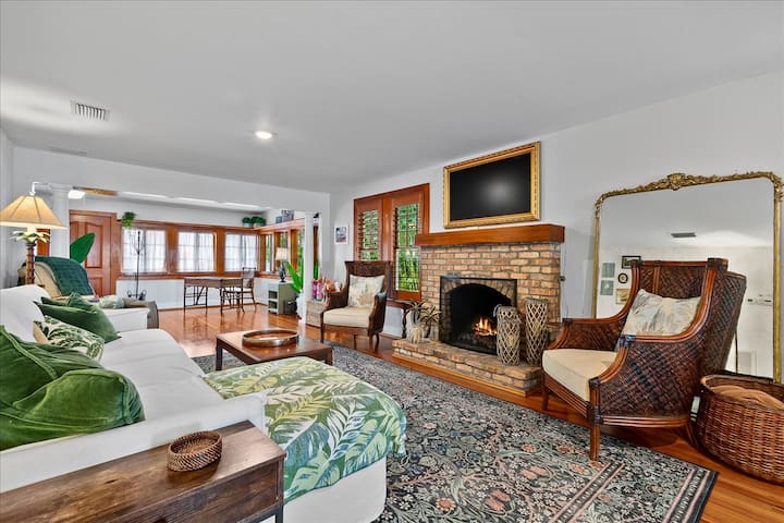 The Coastal Manor • Waterfront Pool Home | 2br/2ba - Stuart, FL