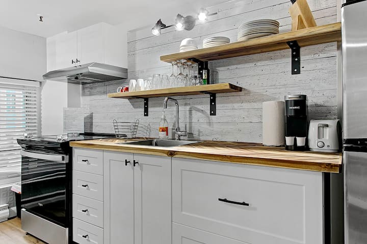 #102 - Nice  Suite Downtown- Rénovée/stat Dispo$ - Québec