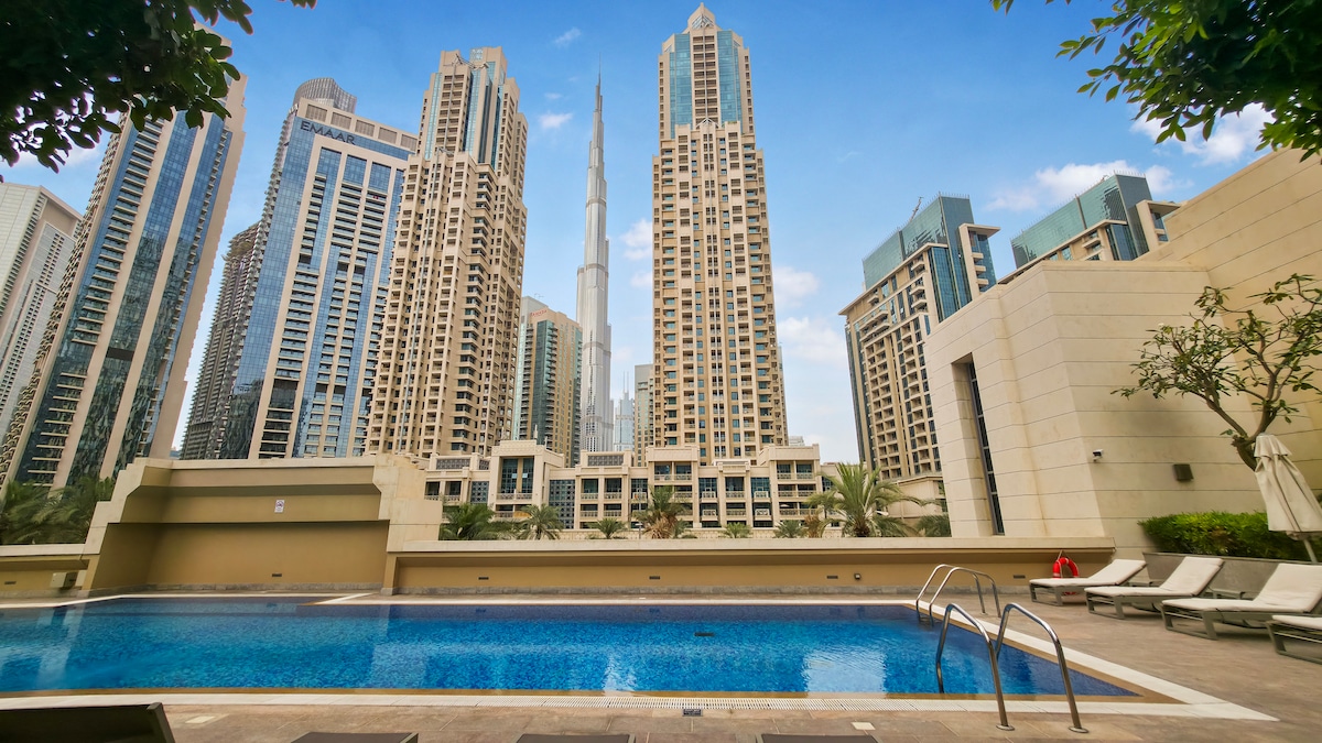 Studio Furnished Apartment with Fountain View 2