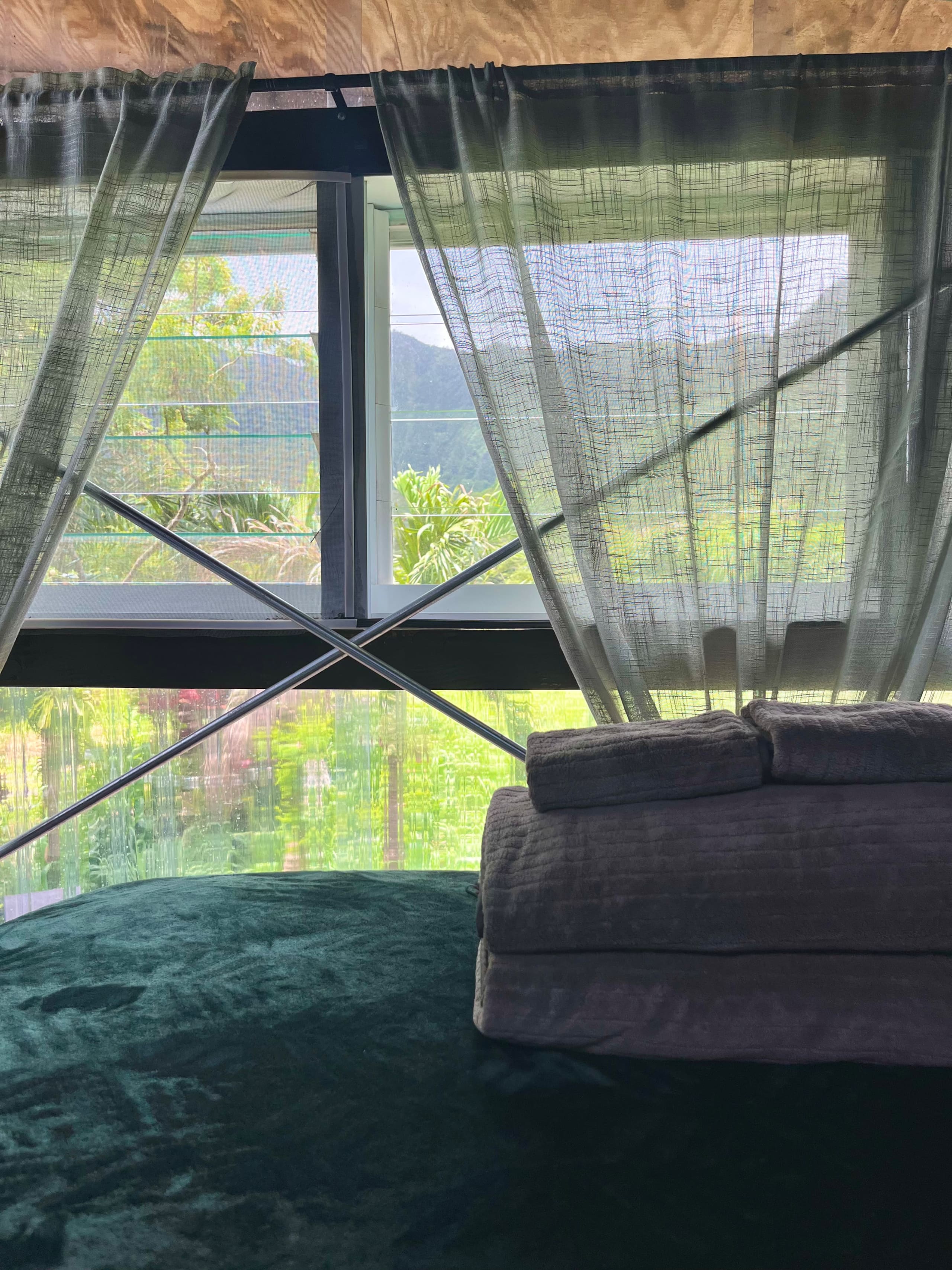 Hale Hā -Modern Rustic Cabin North Shore Oahu - Image 17
