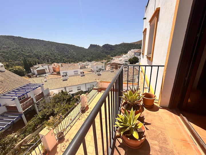 2 Bed Apartment In Benahavis - Benahavís
