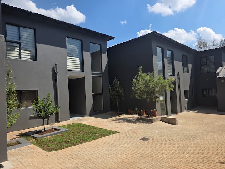 5 Bedrooms - Pretoria