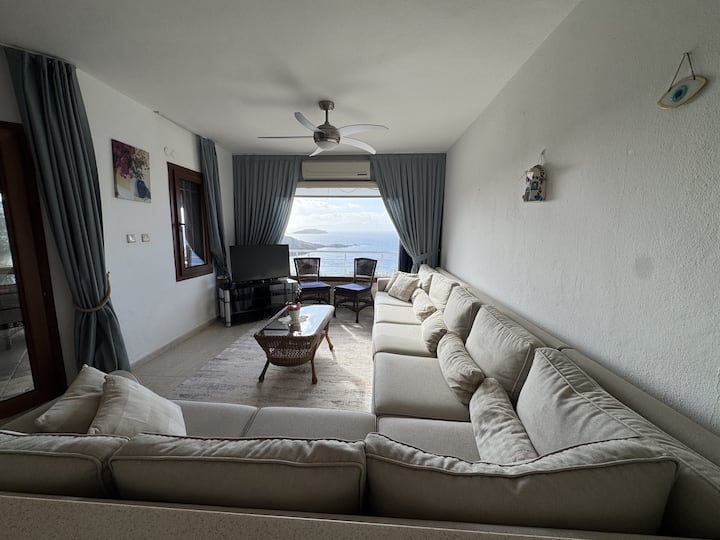 Gümüşlük'te Muhteşem Manzaralı Ve Huzurlu Villa - Turgutreis