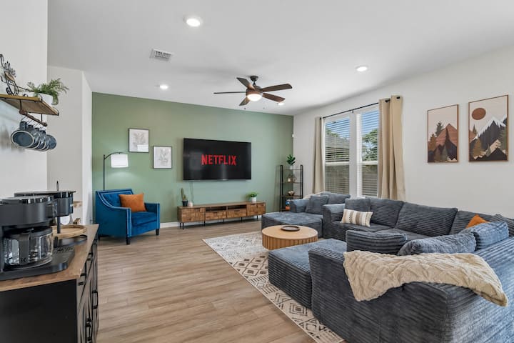 4br Family Retreat Near Lackland Bmt Seaworld - San Antonio, TX