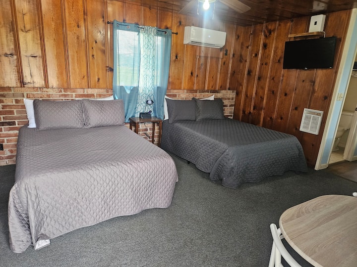 Shadrack Cabin 7 - Galena, MO