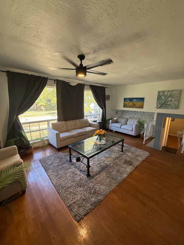 Large Family Home | 5 Bd | Heated Pool + Hot Tub - Pembroke Pines, FL