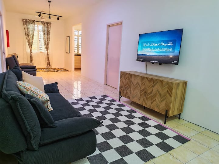 Cozy Seremban Stay, Sleeps 8 Guests - Seremban