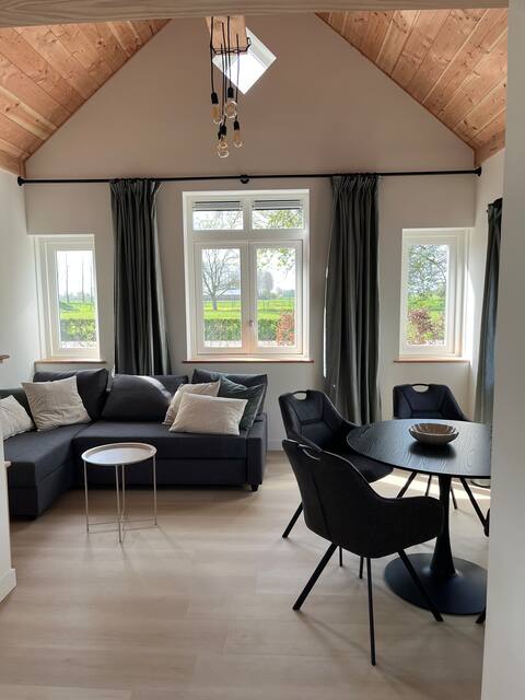 Successful Airbnb property: Luxury bakery with bath and garden shed in Epe