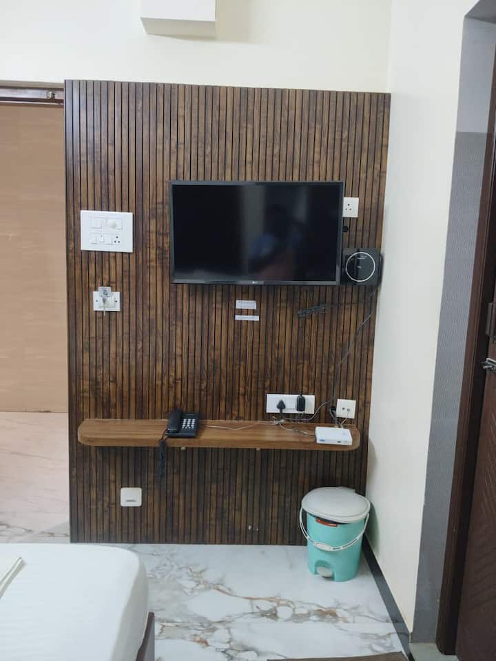 Welcome Be Our Guest, Convenient Location - Palani