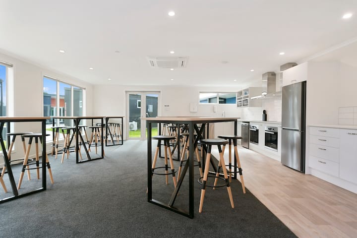 Family/dorm House For 14 People With Big Kitchen - Cambridge