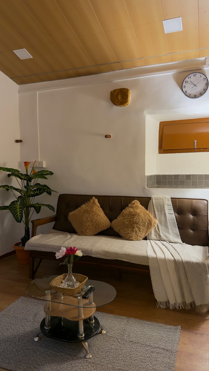 Restored 1930s Cottage | Scenic Views | Panchgani - Wai