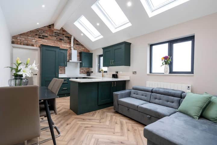 Coastal Luxury Apt - Walk To Beach - 2br/ Sleeps 6 - Portstewart