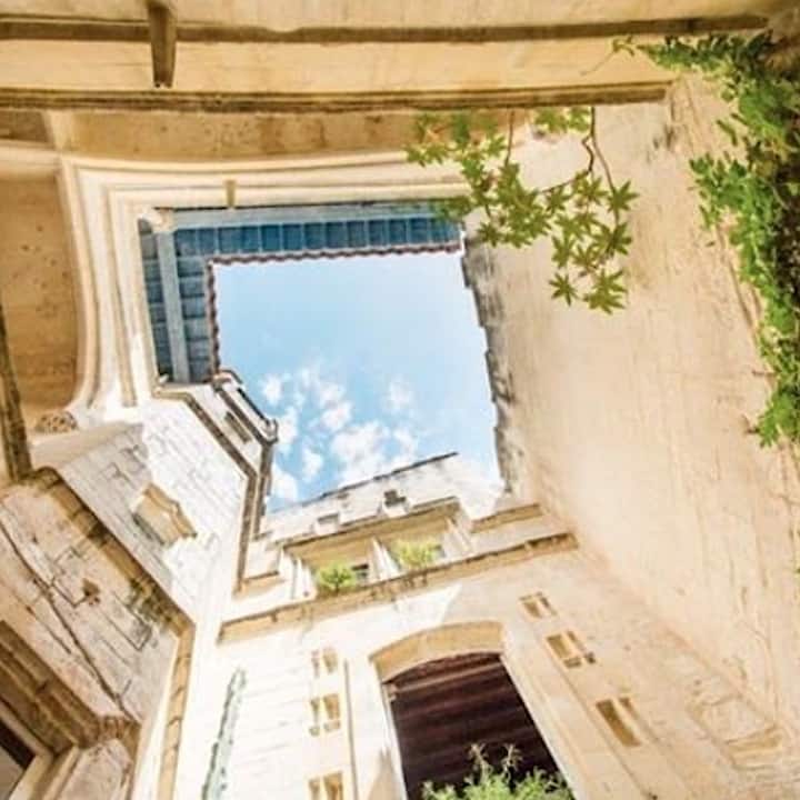 Le Ciel Dans L'escalier - La Chambre Des Poètes - Arles
