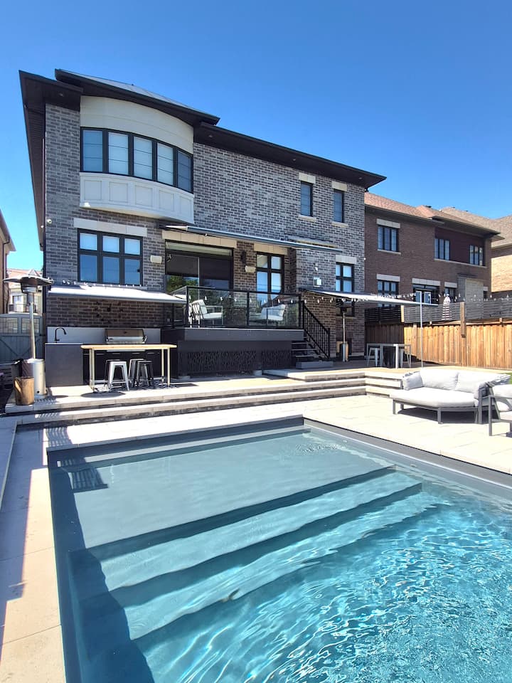 4 Bed 5 Bath ~ Ravine Estate ~ Outdoor Pool Oasis - Brampton