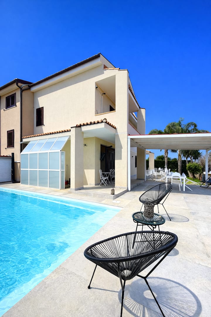 Epipoli Charming Villa And Pool - Belvedere