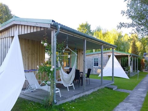 Beliebte Airbnb-Anzeige: Holiday home with fireplace on the Achterwasser in Lütow in Lütow