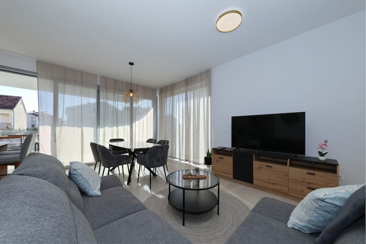 Oliver 2br Apartment With Parking Place - Zadar