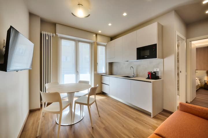 Bilocale Elegante Con Balcone | Centro Lecco - Lecco