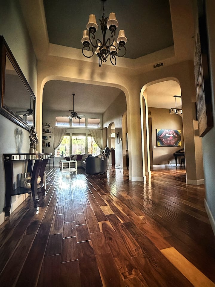 Luxury 3br | Pool-backyard Oasis-near At&t Stadium - Mansfield, TX