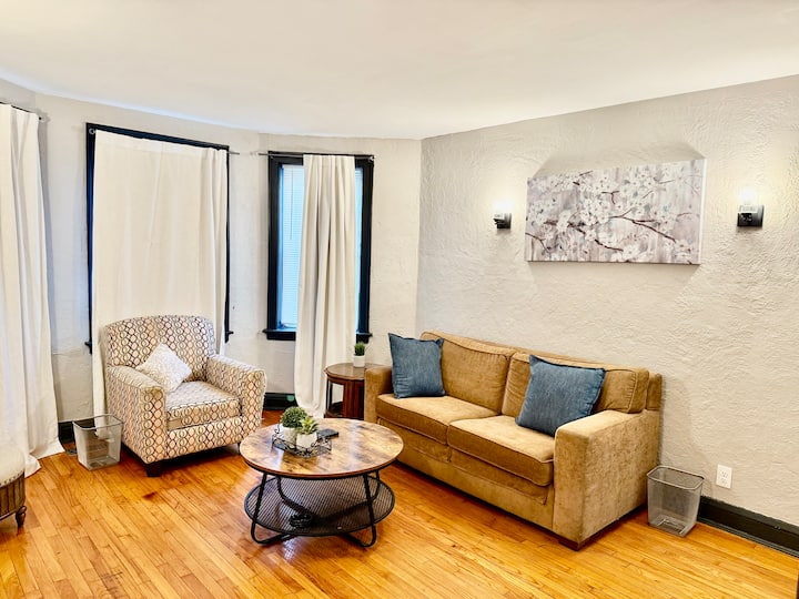 Spacious 1br | Free Parking, Golf & Midway Access - Burbank, IL