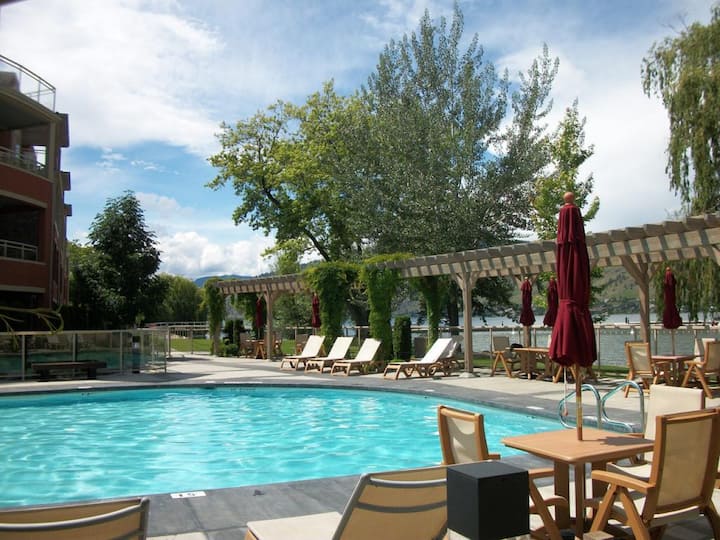 Waters Edge Retreat - 4 Bed On The Lake W/ Pool - Vernon