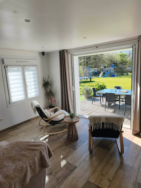 Successful Airbnb property: Lake, garden, beach, biking · 3-bedroom house, Opal Coast in Camiers