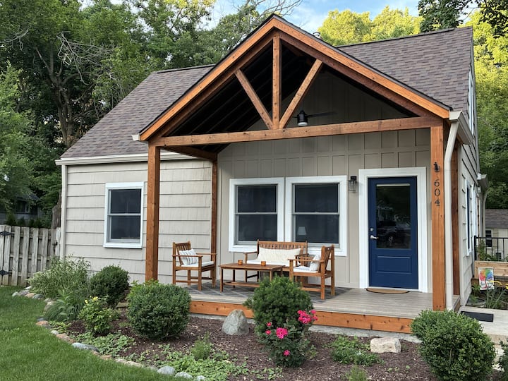 Cul-de-sac Cottage - Ann Arbor, MI