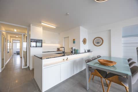 Successful Airbnb property: Beachside Duplex Apartment & Sunny SeaView Terrace in Oostende
