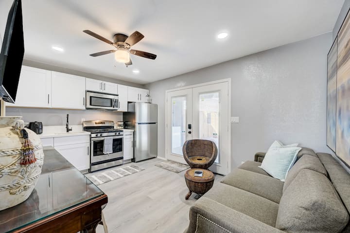 1br Casita Suite | Central Location + Private Bkyd - Las Vegas, NV