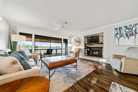 Top Airbnb: Waterfront Condo Lake Hamilton in Lake Hamilton
