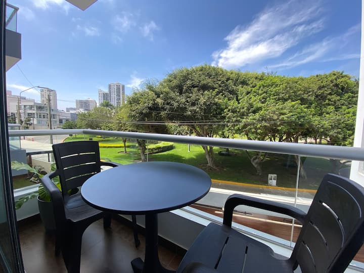 Relaxing Balcony & Park View | 2br + Parking - Peru