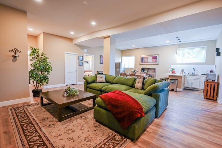 Basement Suite W/ High Ceilings Spacious & Bright - Parker, CO
