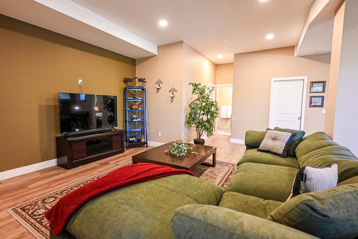 Basement Suite W/ High Ceilings Spacious & Bright - Parker, CO