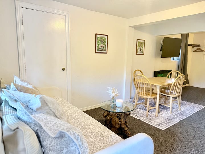 Riverfront Budget Friendly Inn - Guerneville, CA