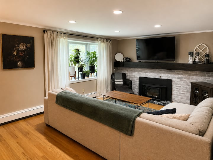 9 Minutes To Gillette Stadium | Sleeps 8 - Foxborough, MA