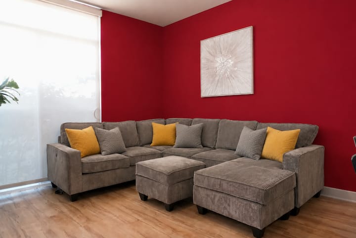 Hollywood - Sleeps 8 Guests + 2 Free Prking Spots - Los Angeles, CA