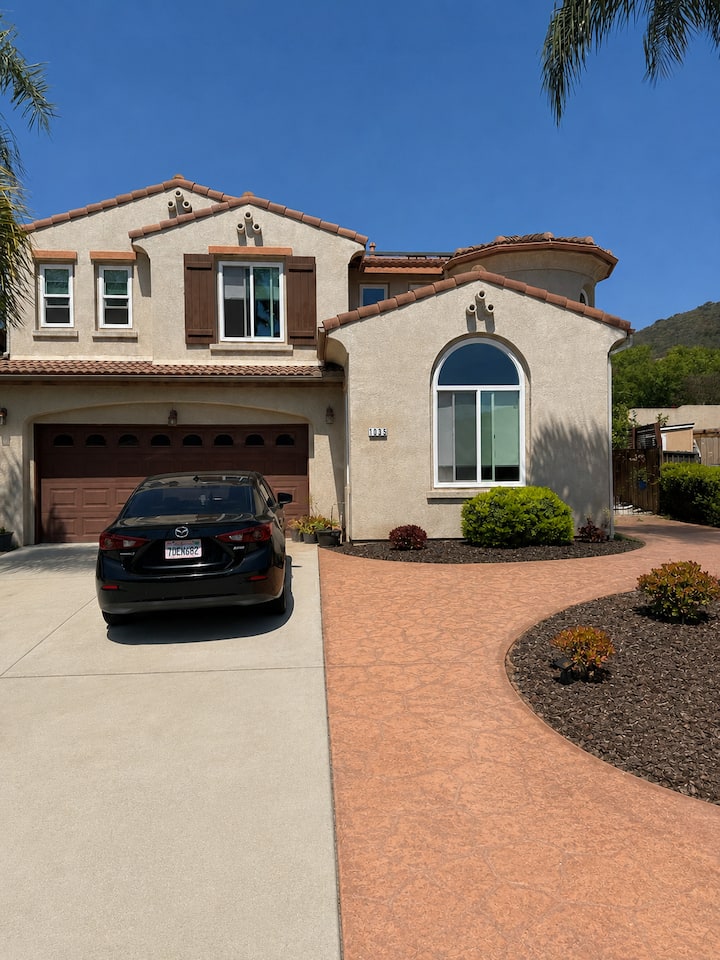 Safe & Vibrant Neighborhood - Room 3 - Vista, CA