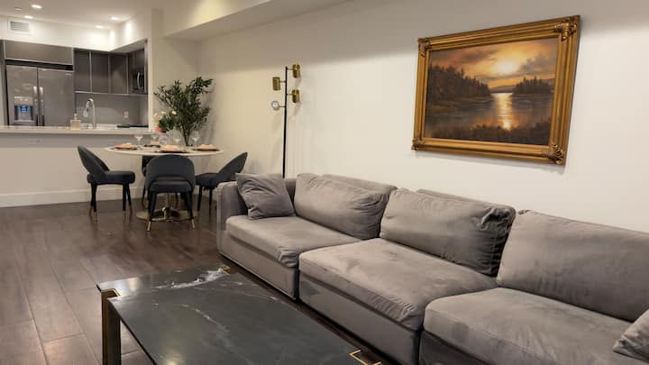Cozy Nice 2 Bdrm - West Hollywood, CA