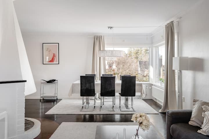 Lyxigt Inredd Villa Med Relax-avdelning - Stockholm