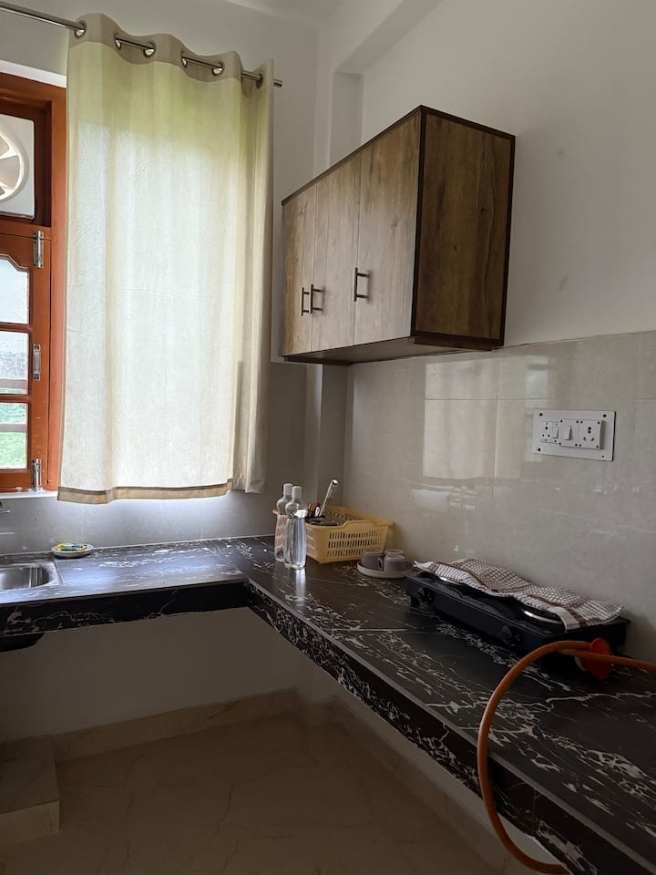 Kalashanu Paras Homes| G-1 Cozy Studio |Kitchen - Kullu
