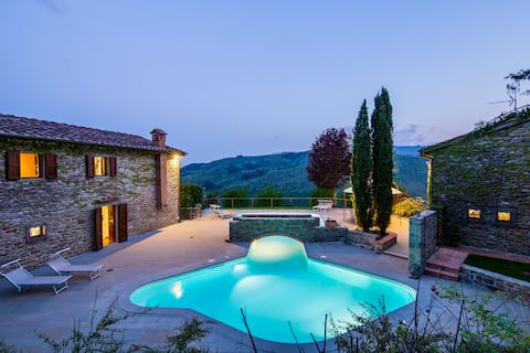 Villa Montermoli – Tuscan Oasis with Pool